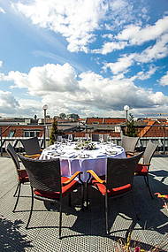 In Summer, Restaurant ALvis's cooking class is taking place on the Roof Terrace of Hotel Allegra
